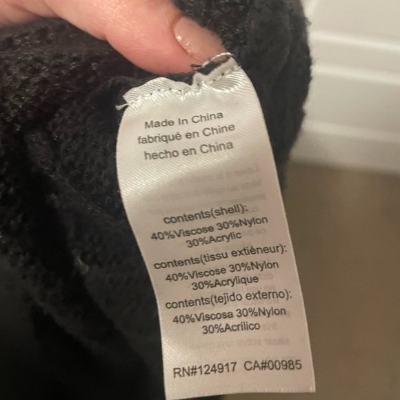 Danielle Bernstein Cropped Knit Sweater - Picture 5 of 5